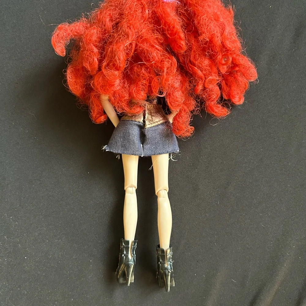 Bratz Bratzillaz Glam Gets Wicked Meygana Broomstix Doll* MGA Entertainment 2012 - Picture 3 of 6